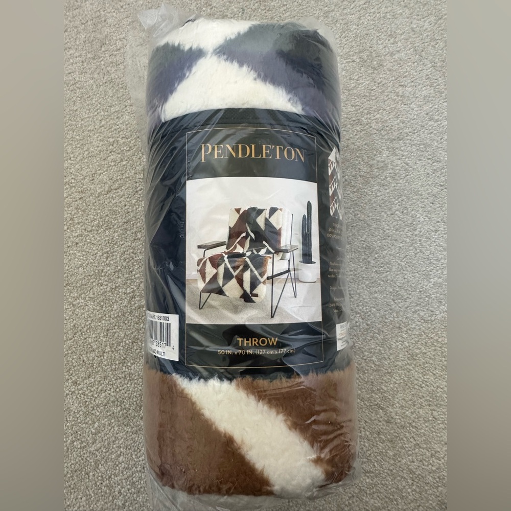 Pendleton Sherpa Throw Blanket, Serrado, 50”x70”, New
